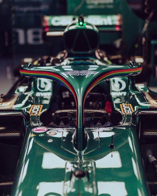 Aston Martin in F1 con i colori dell'arcobaleno per celebrare il Pride Month durante il Gran Premio di Francia - Aston Martin in F1 a - Gay.it