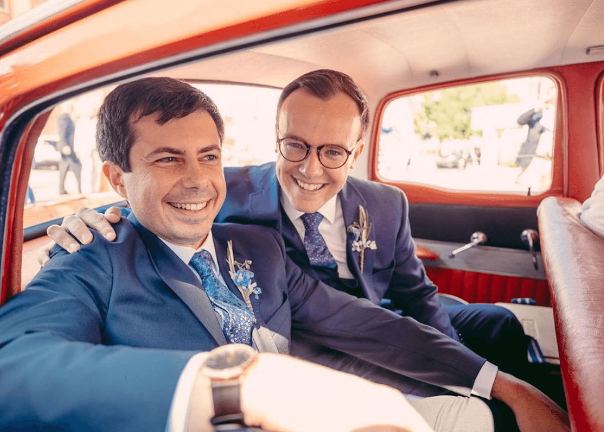Chasten Buttigieg e il primo bacio pubblico a Pete: “Ne hanno parlato tutti, la gente ci fermava per ringraziarci”