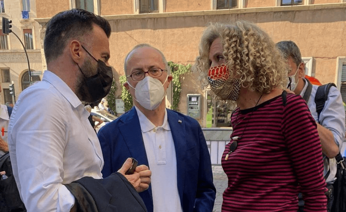 DDL Zan, Elio Vito di Forza Italia: “Berlusconi, Salvini e Meloni con chi stanno? Con l’Europa o con l’Ungheria?”