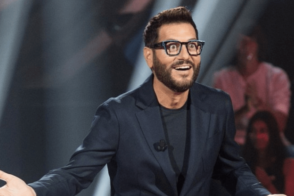 Enrico Papi: "Potrei innamorarmi di chiunque, come si fa a non accettare l'omosessualità di un figlio?" - Enrico Papi - Gay.it