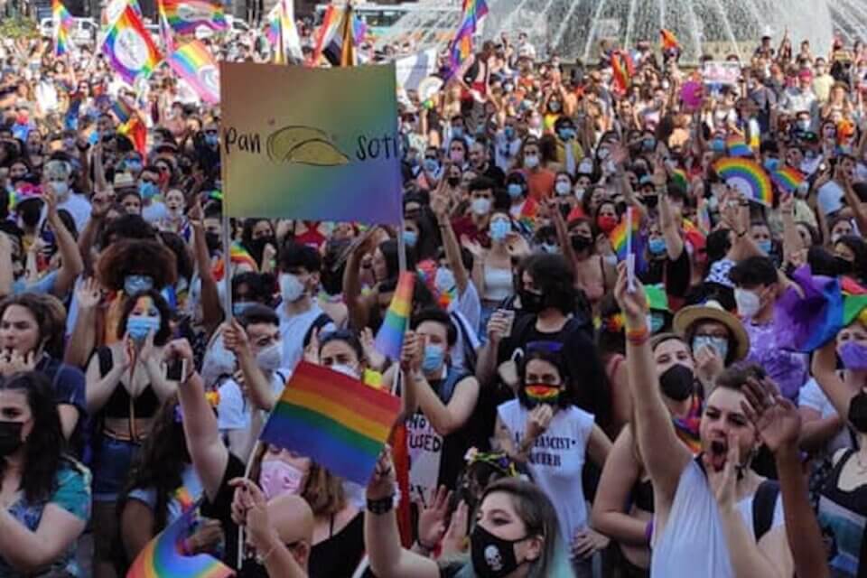 Onda Pride 2021 al via, 10.000 persone in piazza tra Genova e Bergamo - Genova Pride - Gay.it