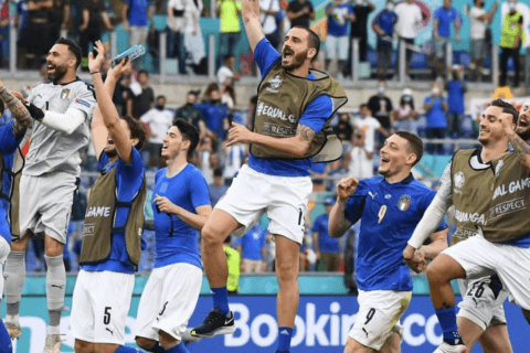 Pavidi azzurri contro il razzismo, guardate e imparate dai tedeschi a tinte rainbow per dire basta all'omofobia - Italia Euro 2020 - Gay.it