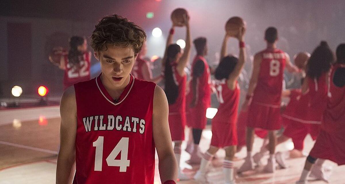 Joshua Bassett, la star Disney celebra il Pride Month: “Felice di far parte della comunità LGBT”
