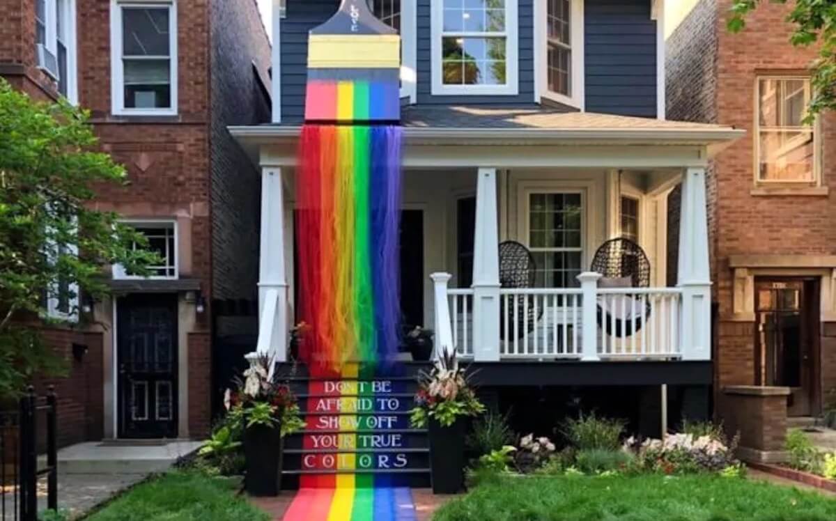 La casa a tema Pride di una coppia gay di Chicago entusiasma il quartiere (e il web)
