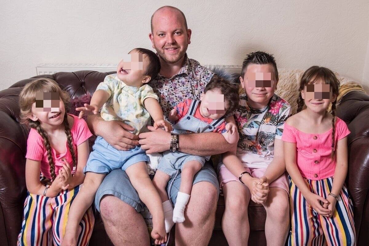 Padre gay e single adotta 6 bambini con disabilità: la storia di Ben