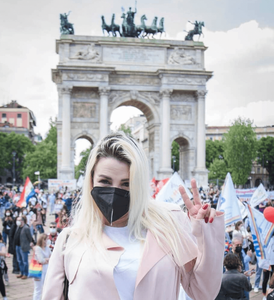 Romina Falconi, l'intervista: "Il DDL Zan è fondamentale, il mio nuovo disco con il genio di Roberto Casalino" - Romina Falconi Pride - Gay.it