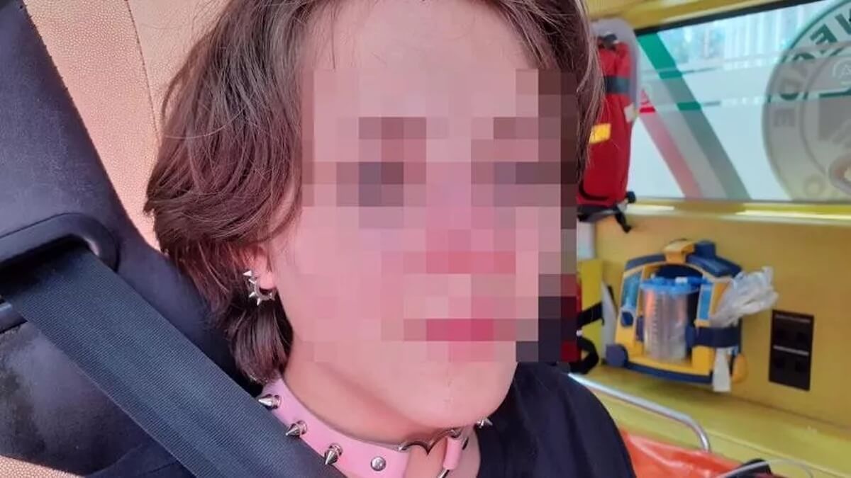 Torino, 13enne picchiata per una borsa arcobaleno: “Mi hanno detto cagna e lesbica schifosa”