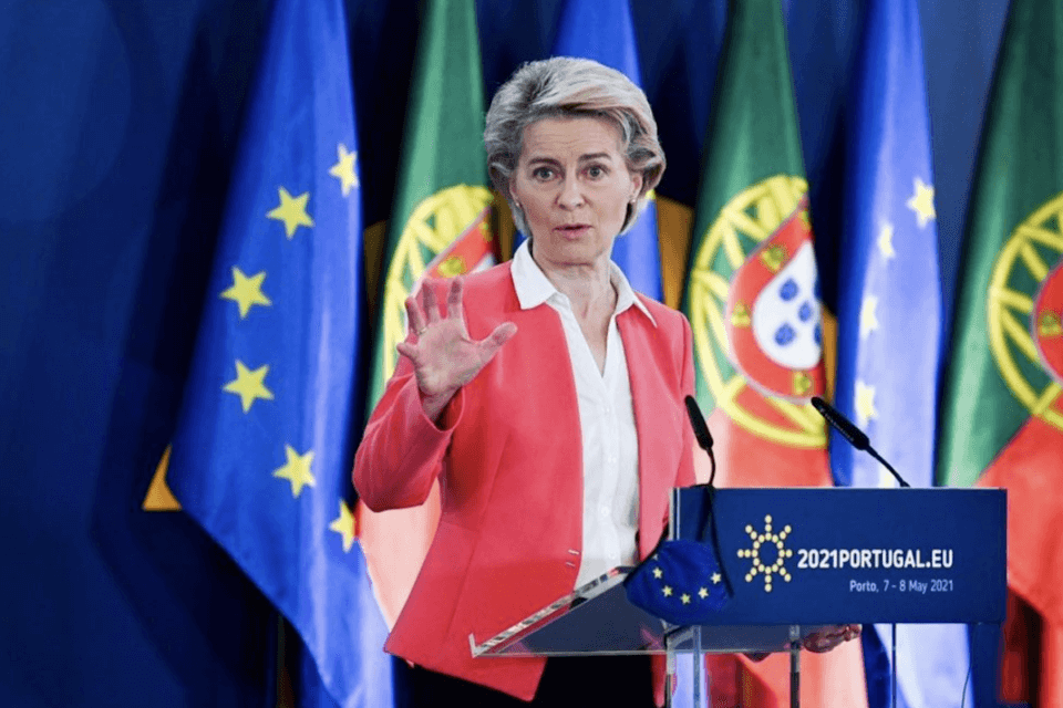 Ursula Von der Leyen celebra il Pride: “Difendiamo ovunque i diritti delle persone LGBTIQ”