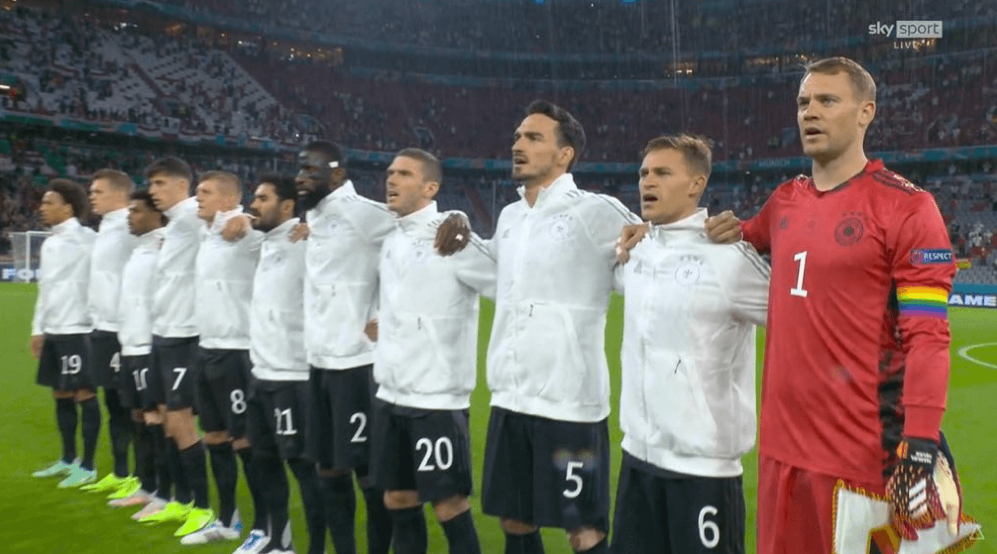 Germania - Ungheria storica partita contro l'omotransfobia - foto e video - germania rainbow 4 - Gay.it