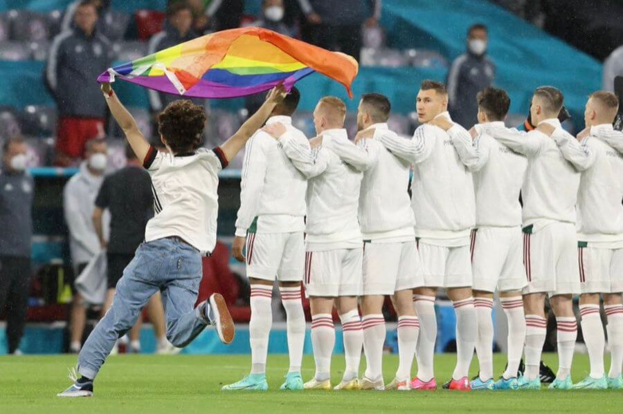 Germania - Ungheria storica partita contro l'omotransfobia - foto e video - germania rainbow 5 - Gay.it
