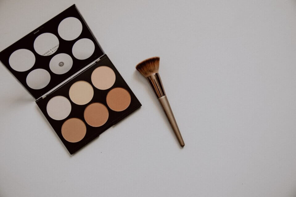 Contouring: come rendere il volto più maschile con questa tecnica di makeup - kelly sikkema mL wjfact0 unsplash1 - Gay.it