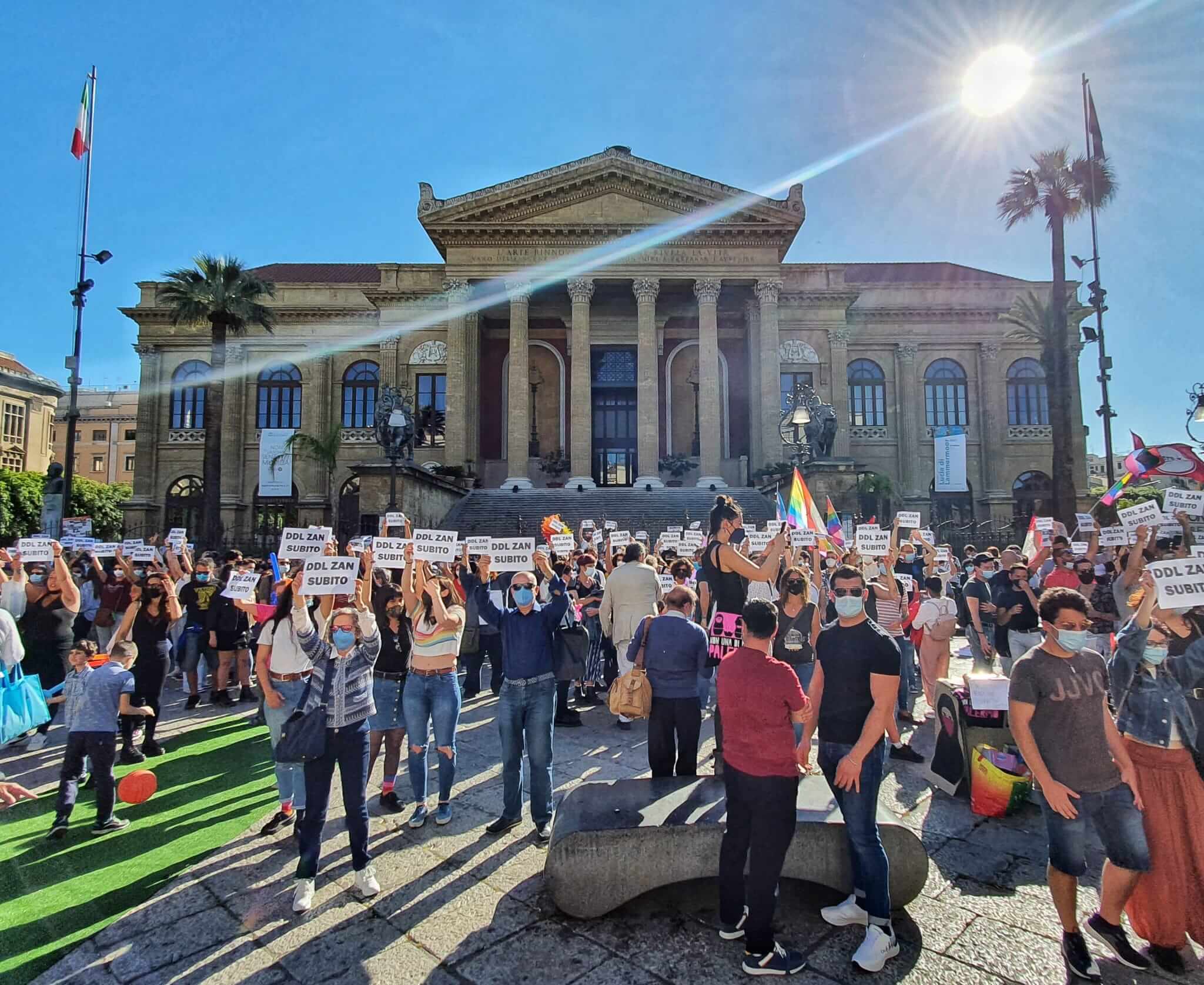 Palermo. Organizzato un flashmob contro i recenti attacchi di violenza ai danni di LGBTQ, donne e anziani
