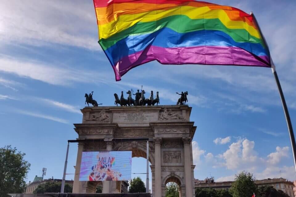 Milano proclamata Zona di Libertà LGBTQ+ e prima città d'Italia con un Registro di Genere per le persone trans* - milano pride - Gay.it