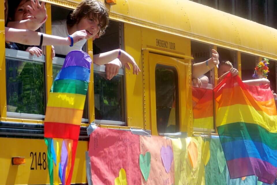Polonia e Ungheria, no agli attivisti LGBT nelle scuole
