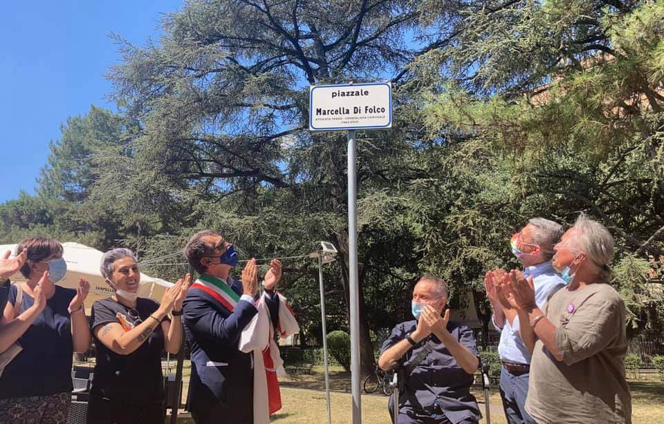 Bologna, il sindaco ha inaugurato Piazzale Marcella Di Folco, monumento della storia trans italiana - Bologna il sindaco ha inaugurato Piazzale Marcella Di Folco - Gay.it