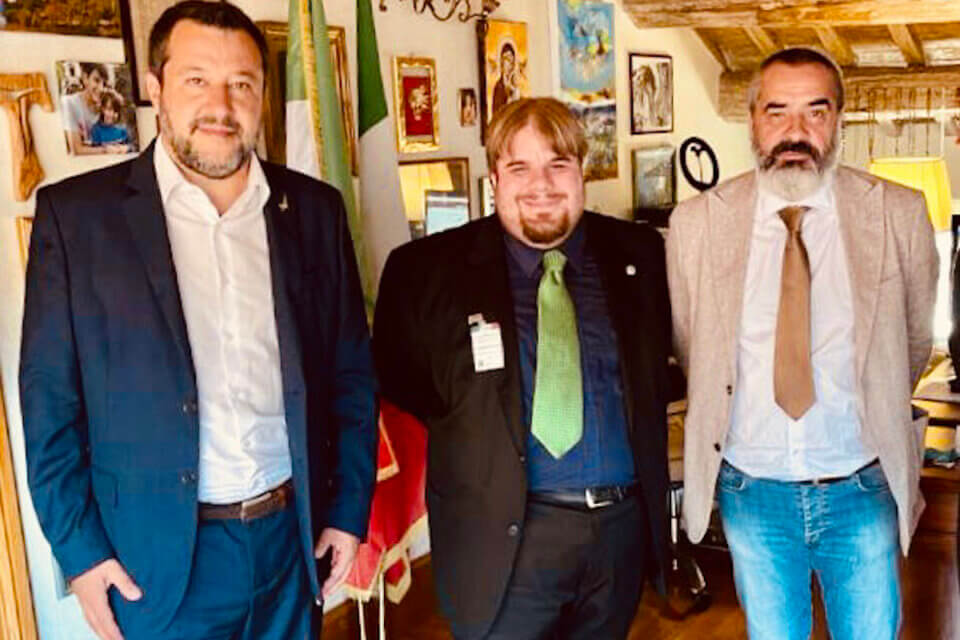 GayLib cede al teatrino leghista e incontra Salvini: "salviamo il DDL Zan con una mediazione" - Complimenti a GayLib per aver ceduto alla pagliacciata del giorno. Cosa non si fa per una foto. - Gay.it