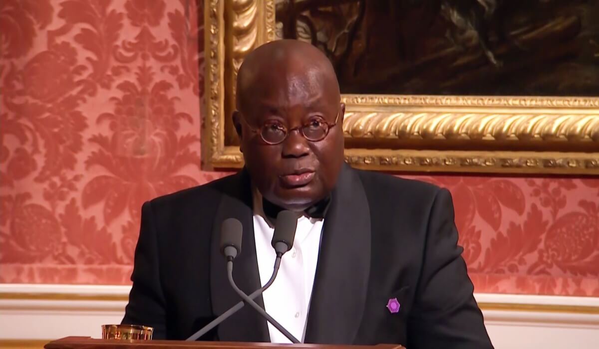 Ghana, progetto di legge anti-LGBT choc: fino a 10 anni di carcere per chi non è eterosessuale o cis-gender
