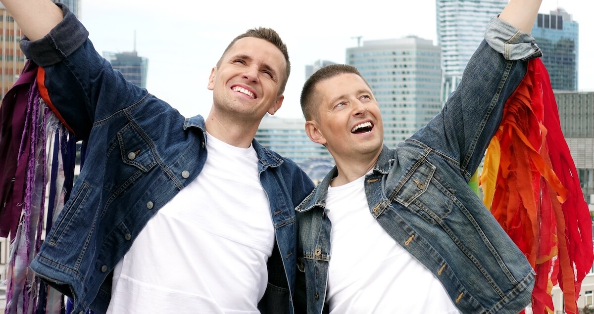 Jacob e David, la coppia gay polacca canta contro le LGBT FREE ZONE del Paese - video - INNI01fot. Jacob and David - Gay.it
