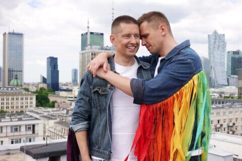 Jacob e David, la coppia gay polacca canta contro le LGBT FREE ZONE del Paese - video - INNI03fot. Jacob and David - Gay.it