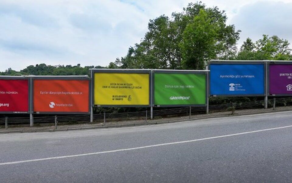 Istanbul, sei ONG sfidano l'omofobia turca con un brillante stratagemma rainbow che aggira la censura - Istanbul - Gay.it