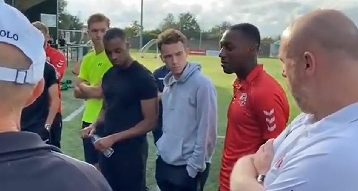 Jahmal Howlett-Mundle, il calciatore fa coming out con i compagni di squadra: “Sono bisessuale” – video