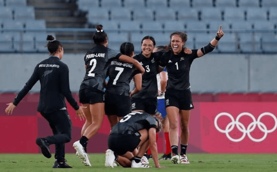 Olimpiadi Parigi 2024: ecco tutti gli atleti LGBTIQ+ saliti sul podio - Kelly Brazier Gayle Broughton Ruby Tui Portia Woodman 1 - Gay.it
