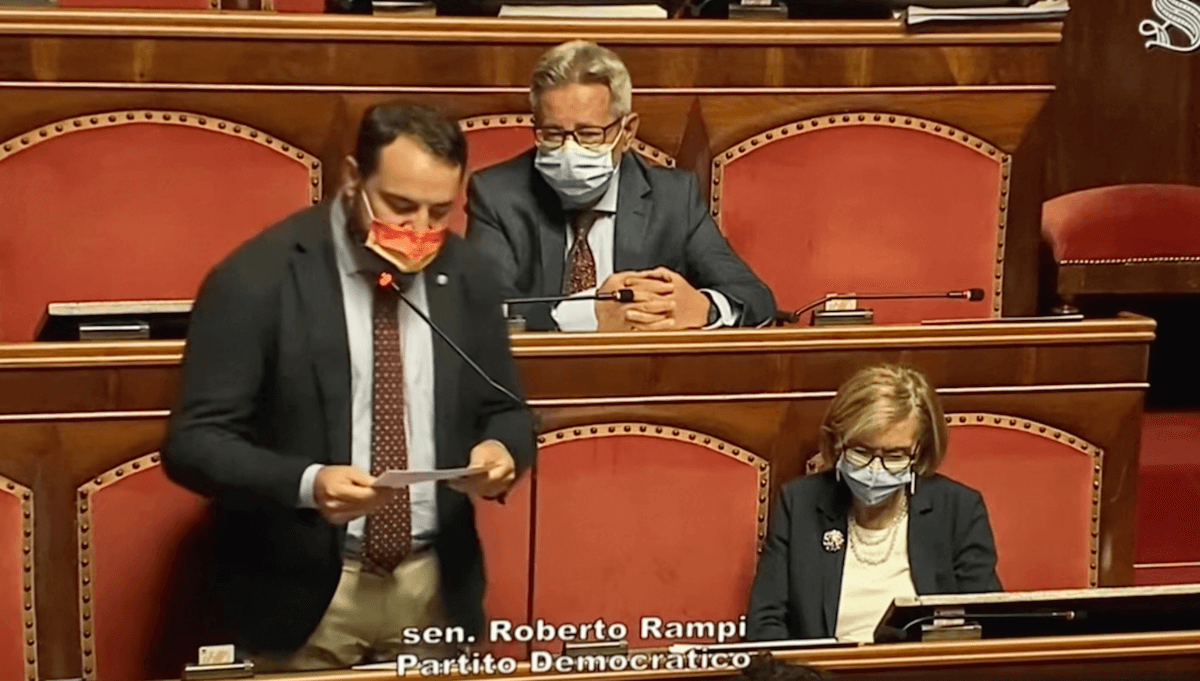 DDL Zan, Rampi legge in aula lettera di un ragazzo gay a lungo vittima di omofobia – video