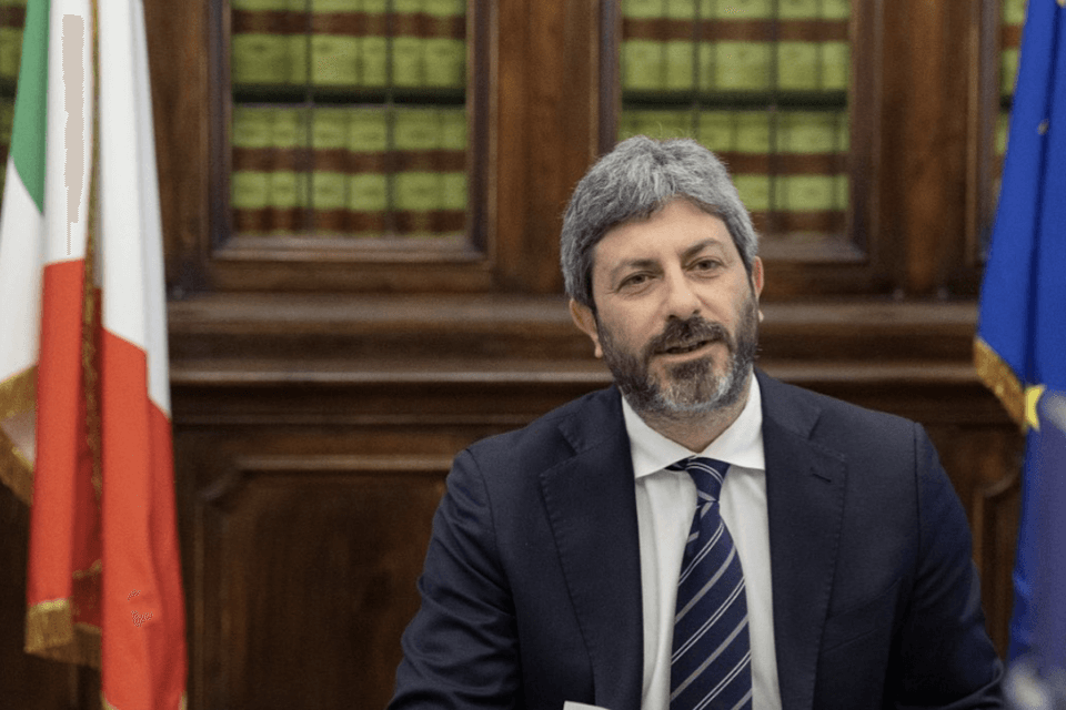 DDL Zan, Fico: "Persistono discriminazioni e fenomeni di odio intollerabili. Tutelare le persone LGBT" - Roberto Fico - Gay.it