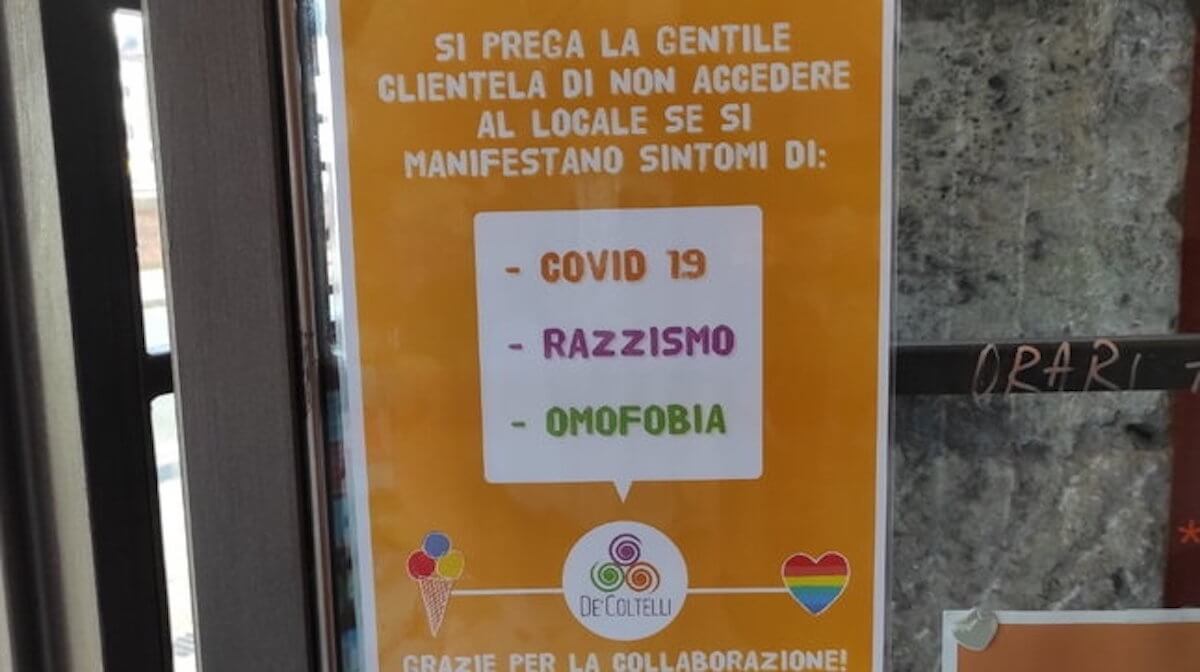 “Vietato l’ingresso con sintomi di Covid, razzismo e omofobia”: virale il cartello di una gelateria