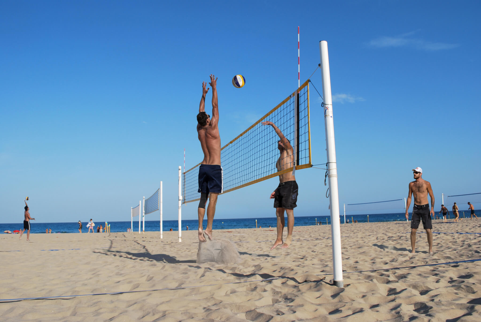 Spagna gay-friendly: una vacanza a tutto sport e benessere - volley 1 scaled - Gay.it