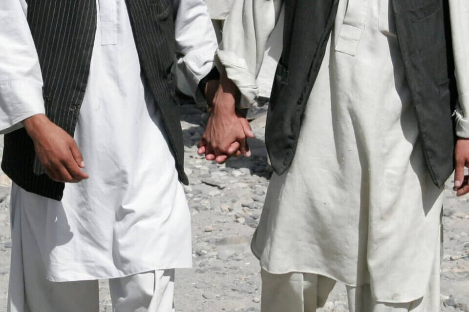 Afghano gay violentato e picchiato dai talebani dopo aver disperatamente tentato di fuggire - 160711 luongo afghanistan gay tease chdlwn - Gay.it