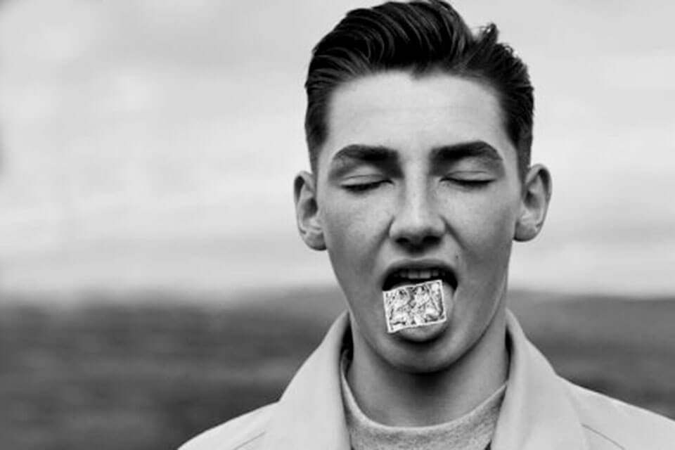 Il calciatore Billy Gilmour insultato con l’appellativo di ‘marchetta’