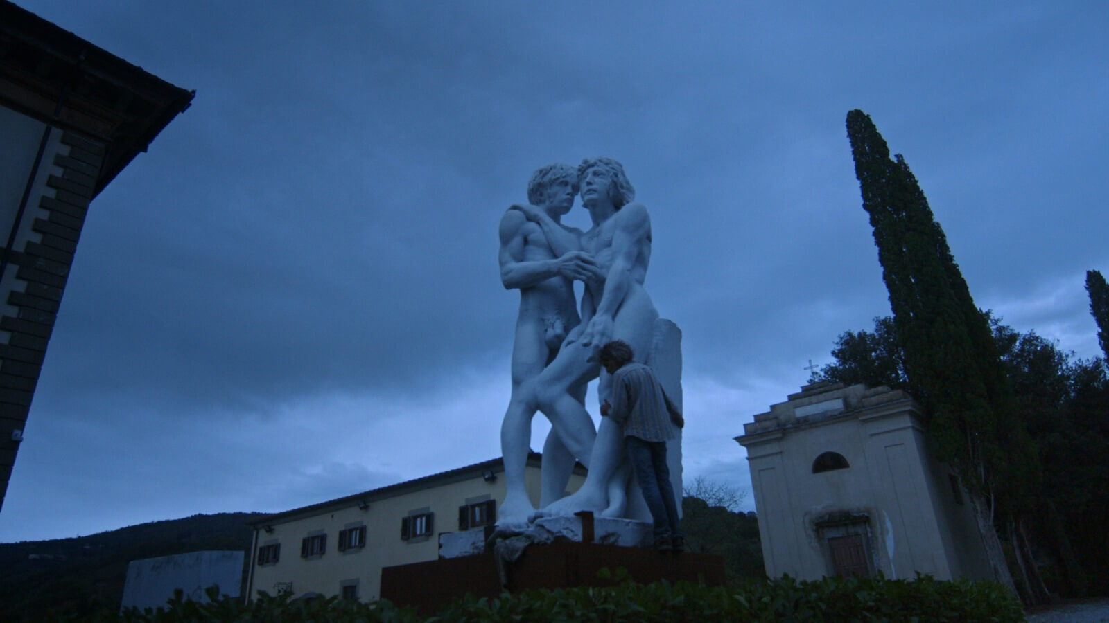 Queer Lion 2021, ecco tutti i film a tematica LGBT alla 78. Mostra del Cinema di Venezia - Caveman – Il gigante nascosto di Tommaso Landucci - Gay.it