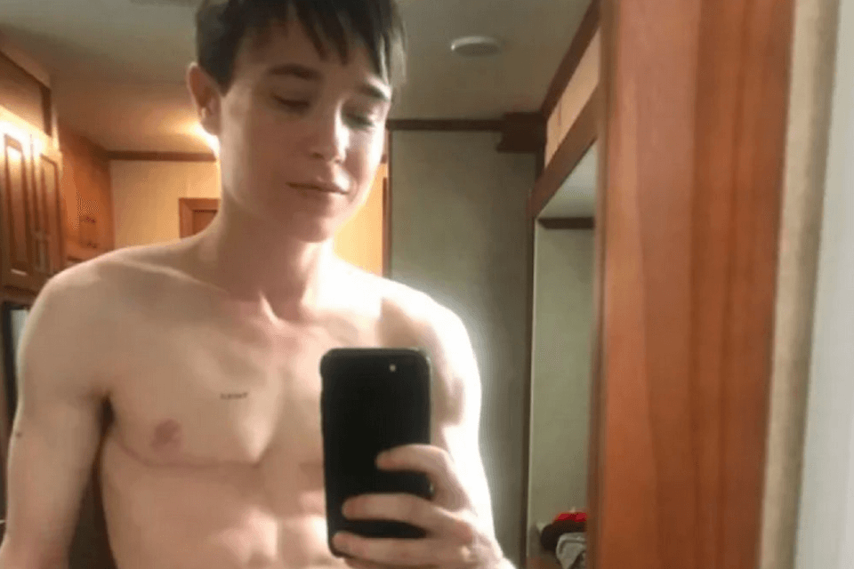 Elliot Page, il nuovo selfie a petto nudo è la celebrazione della Visibilità Transgender