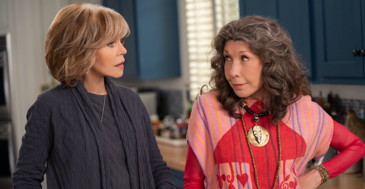 And Just Like That rinnovata per una 2a stagione, Netflix svela la data d'uscita di Grace and Frankie 7 - Grace and Frankie su Netflix cover - Gay.it