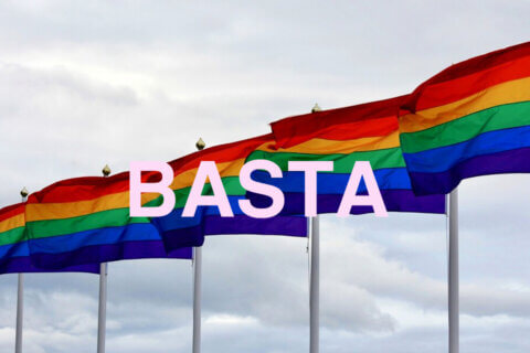 Cesenatico, preso a pugni perché gay: "Ho baciato un ragazzo, ora ho paura ad uscire di casa" - basta2 - Gay.it