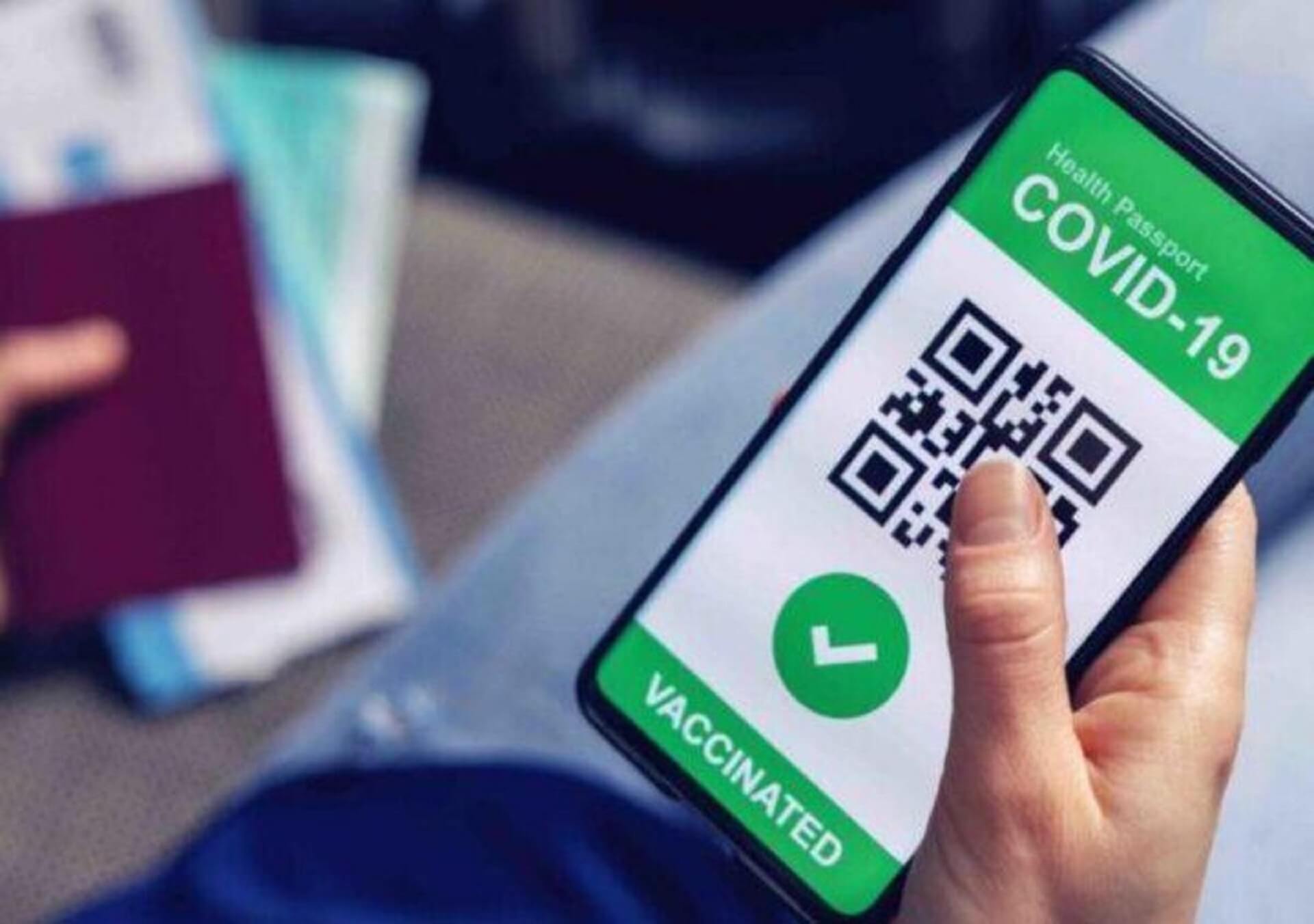 GR Rai Radio 3. La gaffe: “difficile evitare una multa se si lascia passare un uomo con un green pass di una donna”