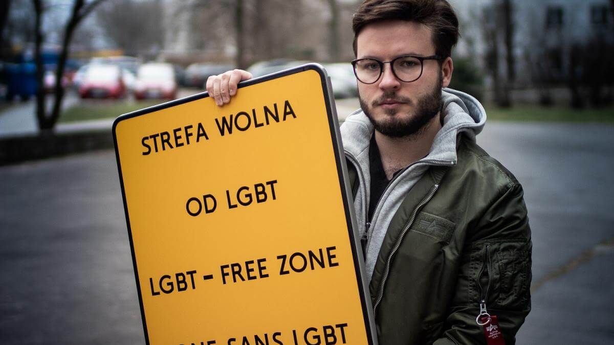 Polonia, cancellata anche l'ultima LGBTQ-free zone: "Ma solo per i mancati finanziamenti UE" - polonia lgbt free - Gay.it