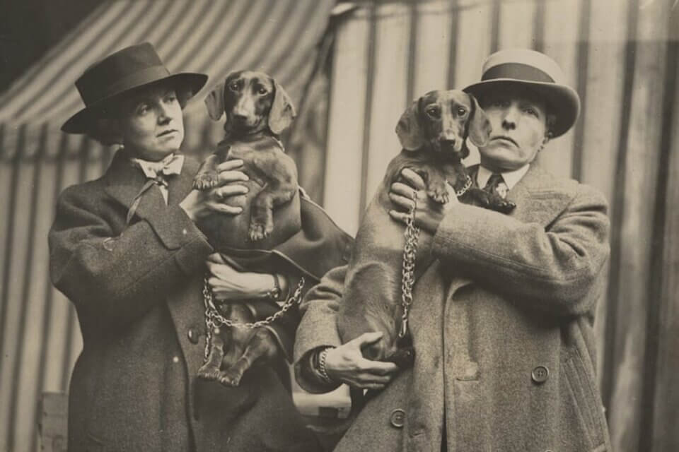 Nasceva oggi Radclyffe Hall, autrice del primo romanzo a tematica lesbica - Gay.it