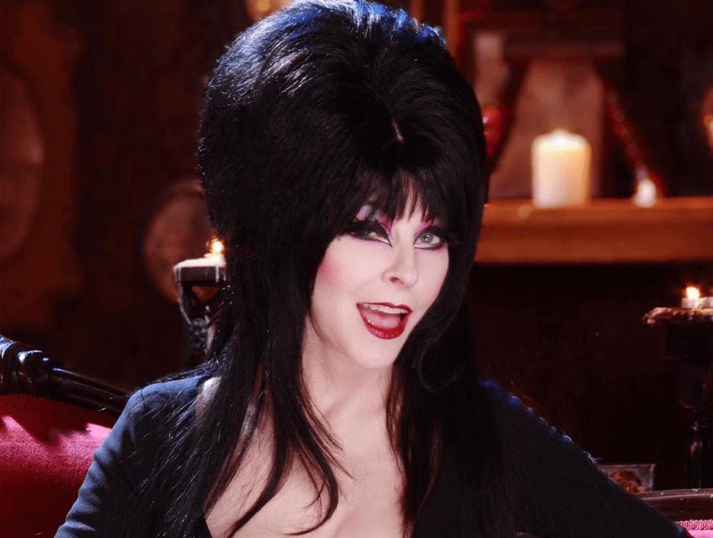 Elvira, l'attrice Cassandra Peterson presenta la fidanzata T Wierson - Elvira - Gay.it