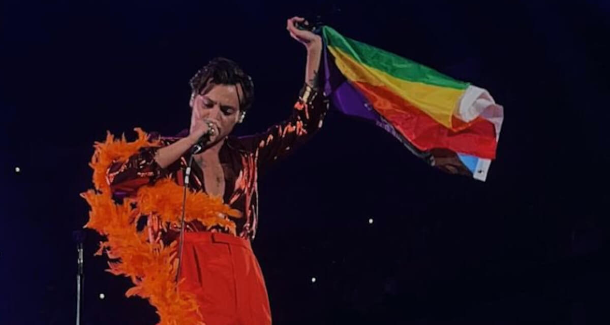Harry Styles aiuta fan italiano a fare coming out durante il suo concerto – VIDEO