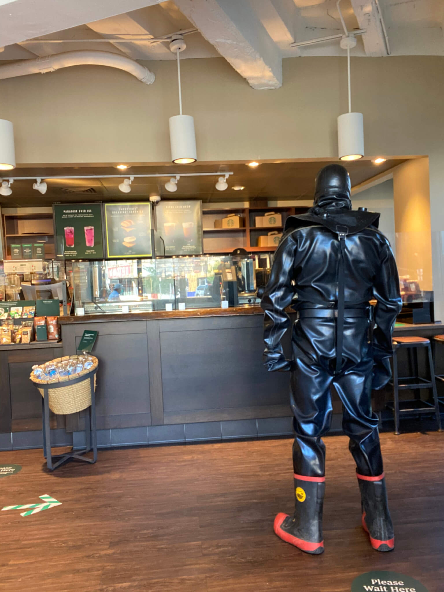 Heavy rubber: la storia di Kevin e del suo fetish per la gomma pesante - IMG 9540 scaled - Gay.it