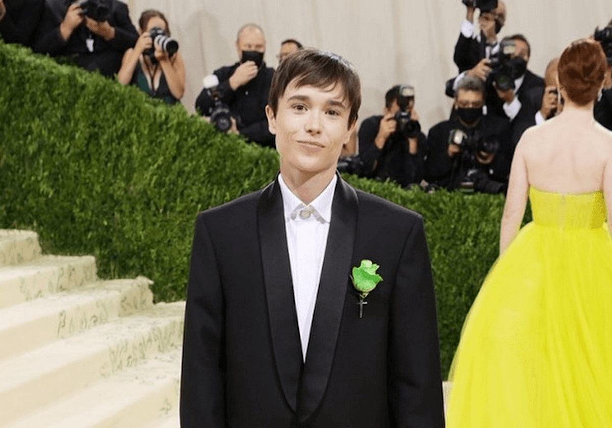 Met Gala 2021, Elliot Page sfila con un potente simbolo in omaggio a Oscar Wilde