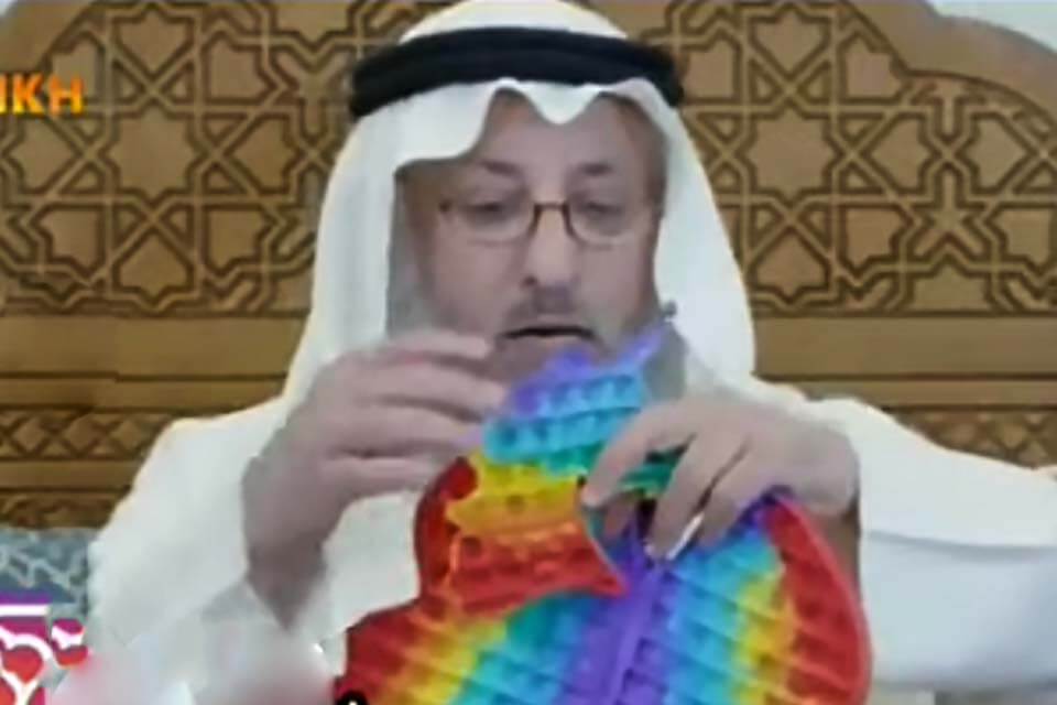 Pop It, il giocattolo arcobaleno dell’estate serve alla propaganda gay: parola di sceicco