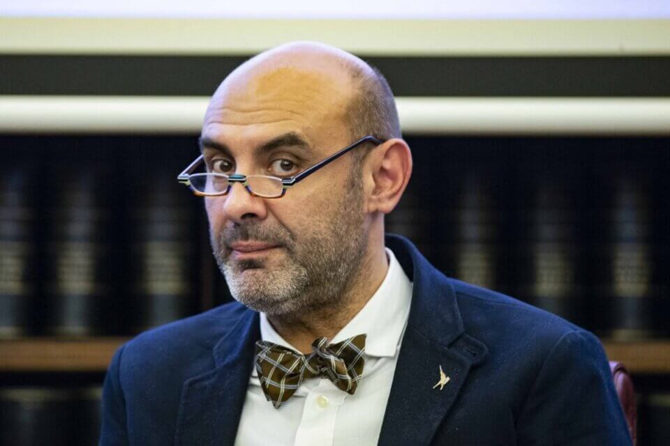 Simone Pillon contro la Smemoranda: “Attenzione genitori, spiega l’ideologia gender”