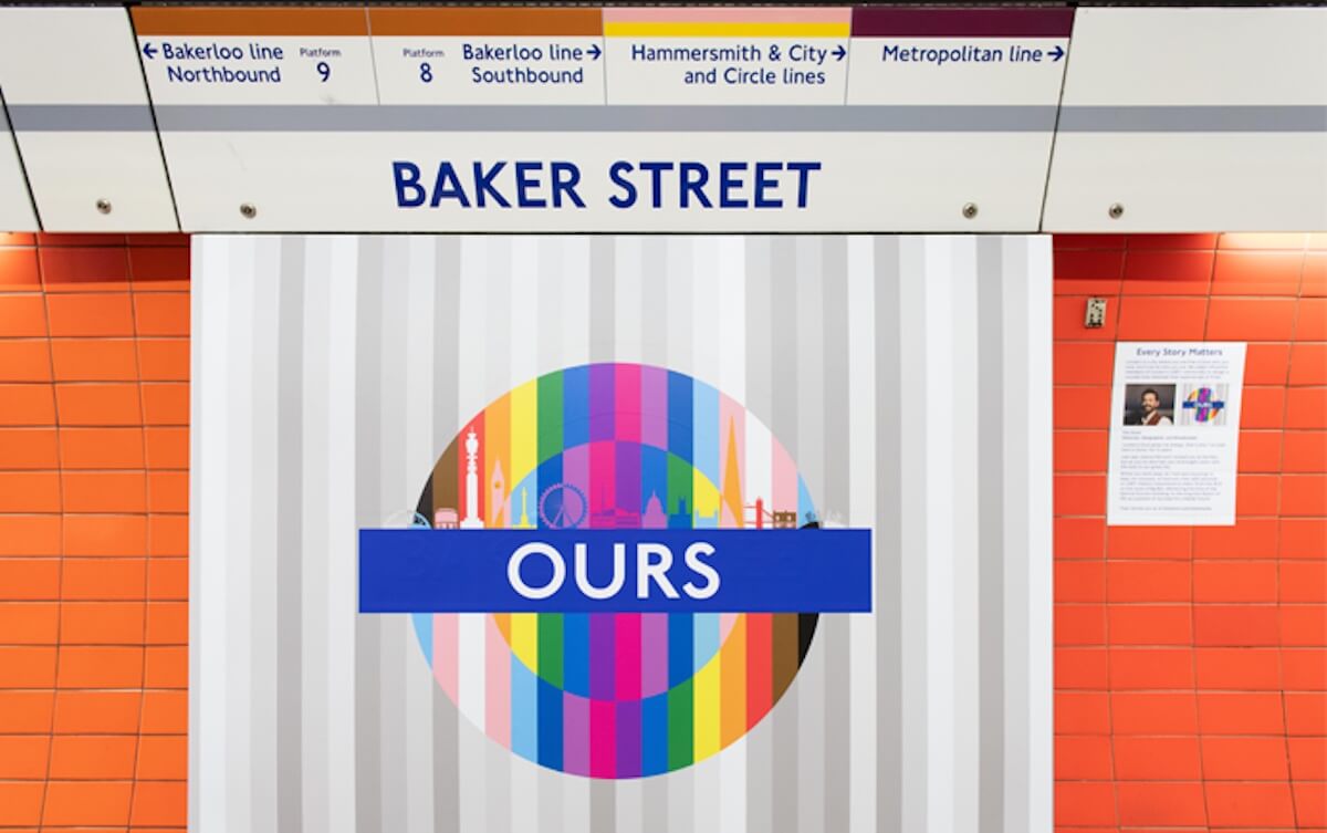 Londra, 10 nuovi loghi rainbow in 10 stazioni metro: “Qui puoi essere chi vuoi essere e amare chi vuoi amare”