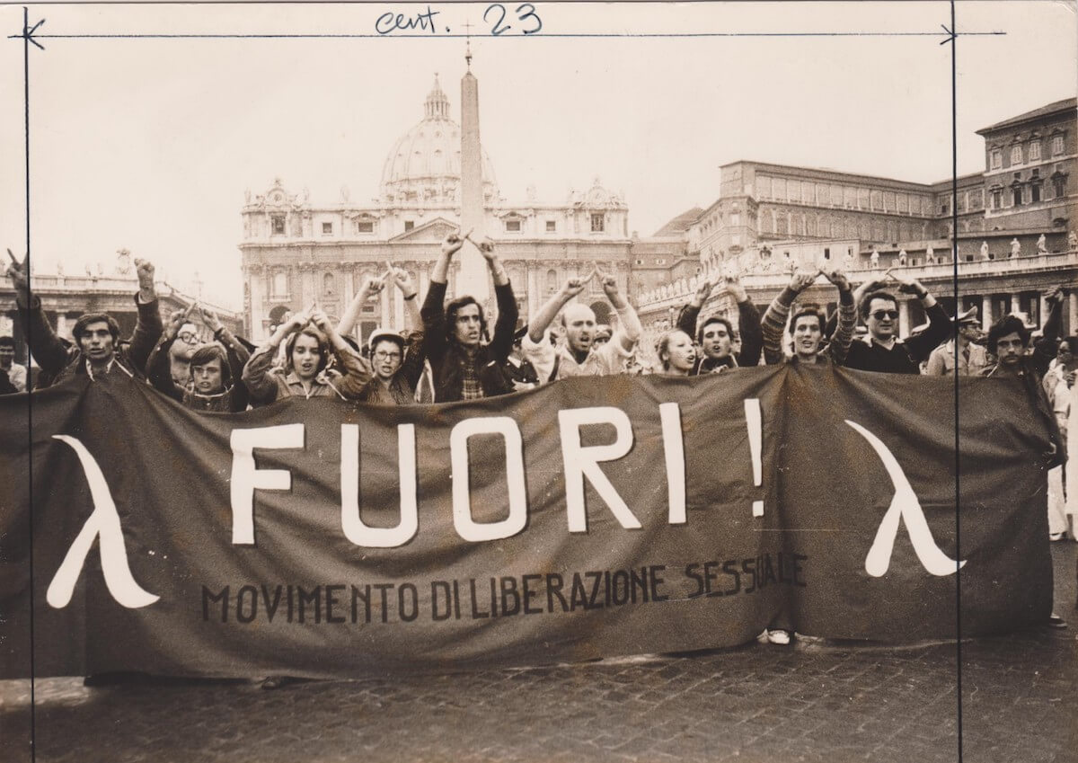 V Congresso nazionale del Fuori_Piazza San Pietro, Roma 23-25 aprile 1976 Foto di copertina Fuori n.16