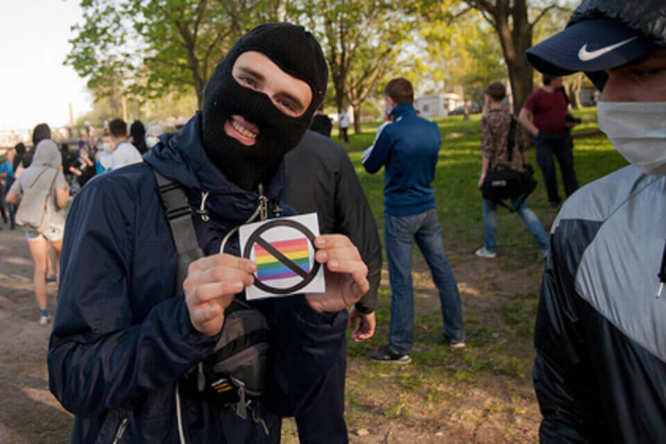 Banditi e bloccati, decine di siti LGBTQ+ censurati dalla Russia all'Indonesia - antilgtb 1280x720 1 - Gay.it
