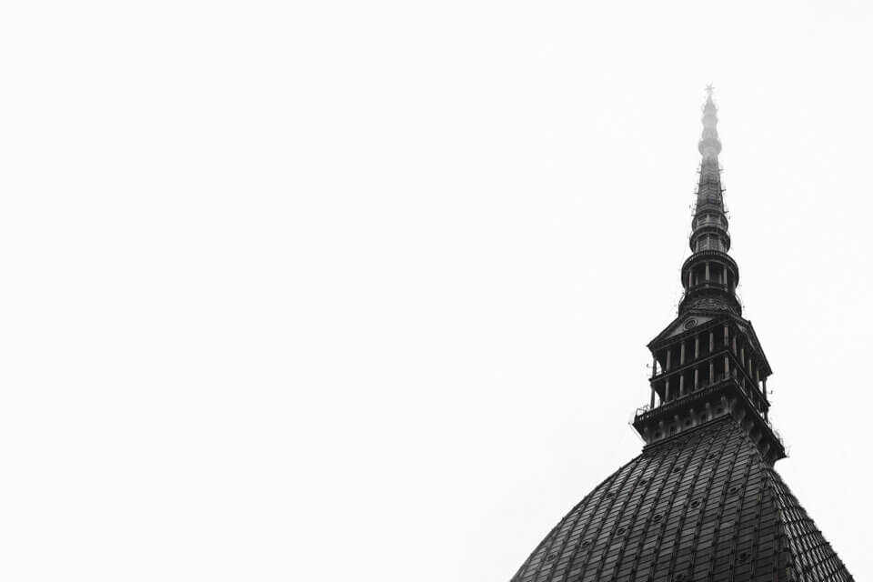 Torino, aggressione omofoba in pieno centro: “Per una maglia a rete. La polizia non è mai arrivata”