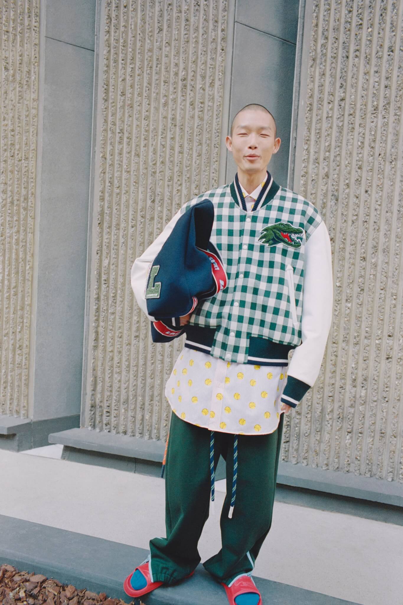 Melting pot, la moda uomo 21/22: i nostri 20 look preferiti per questo inverno - 00012 Lacoste Fall 21 Credit Sam Rock - Gay.it